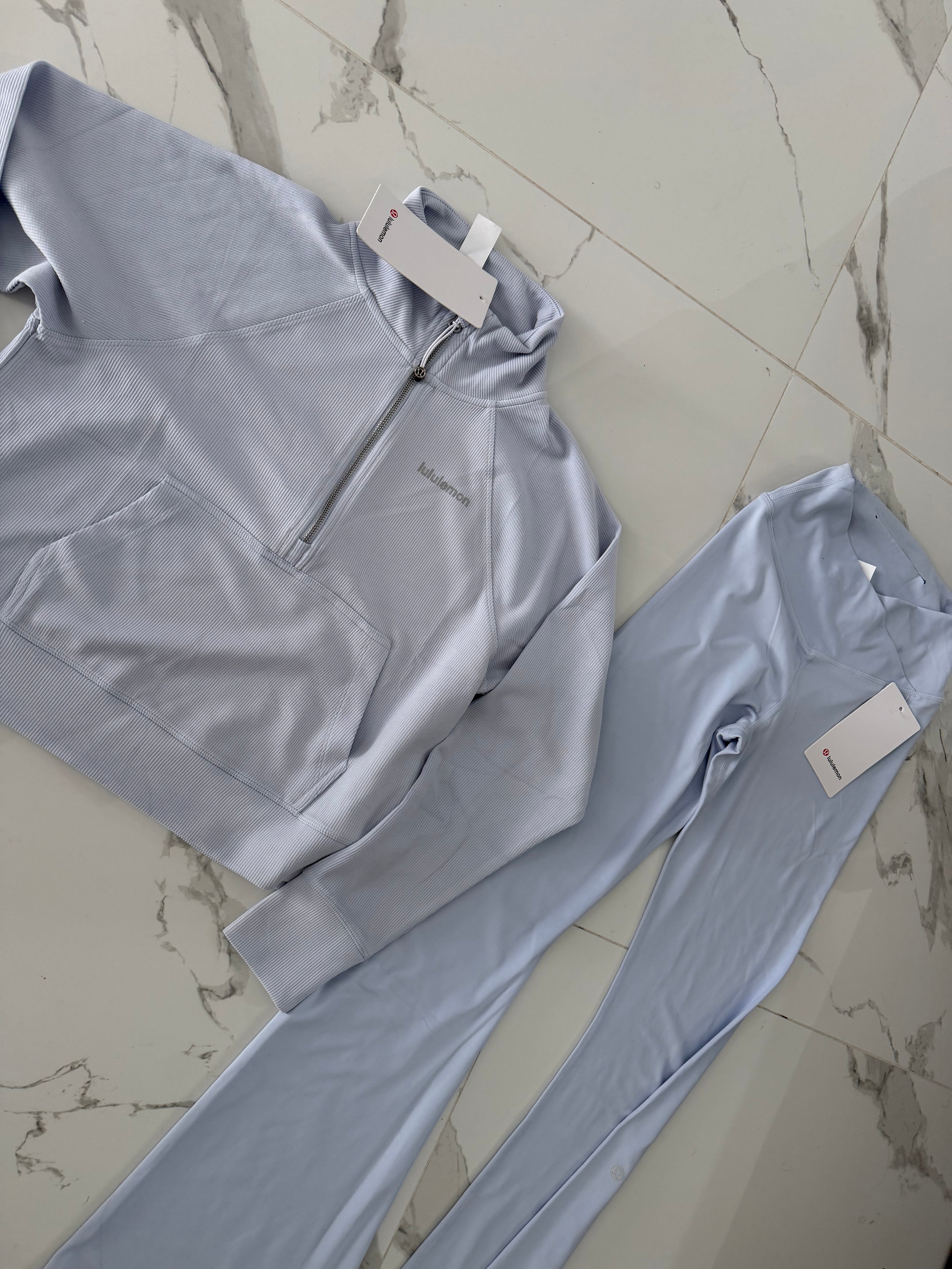 Conjunto lululemon azul cielo