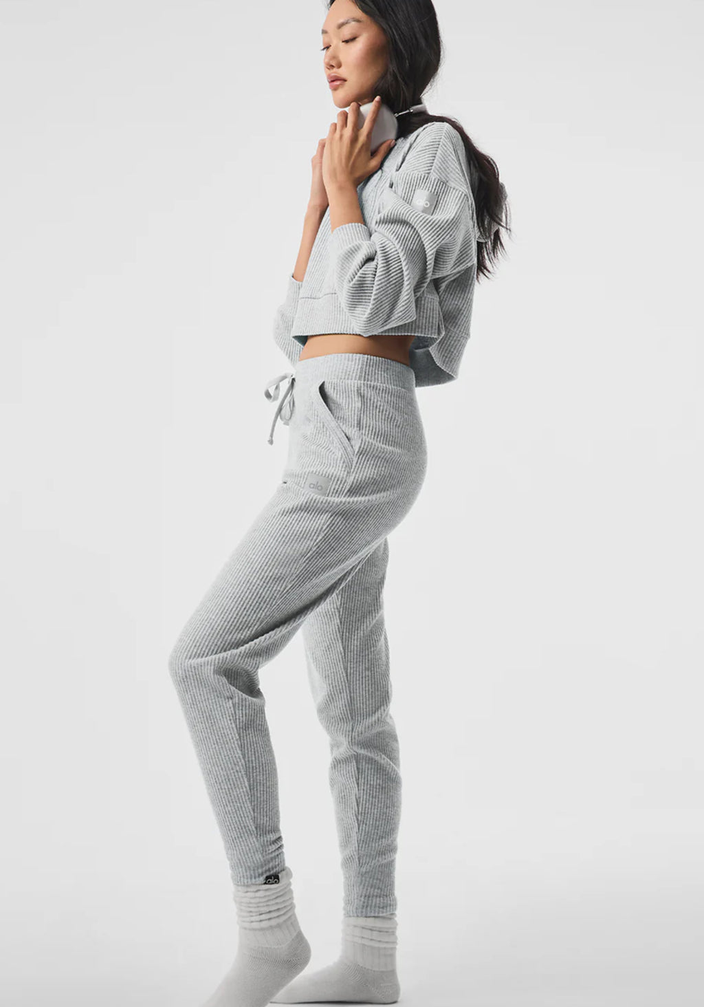 Conjunto Alo yoga pants y suéter  rayas gris