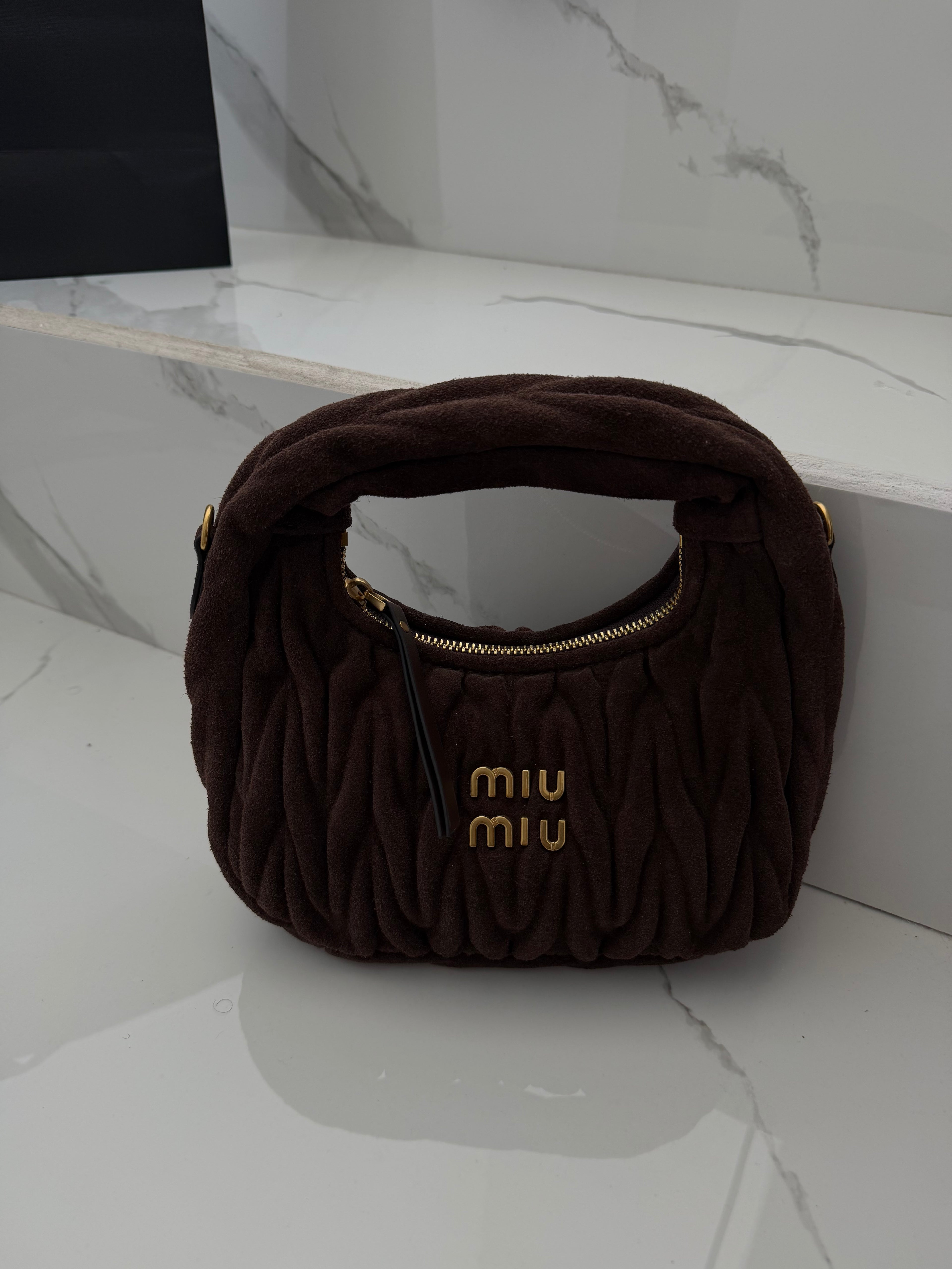 Bolsa Miu Miu café gamuza