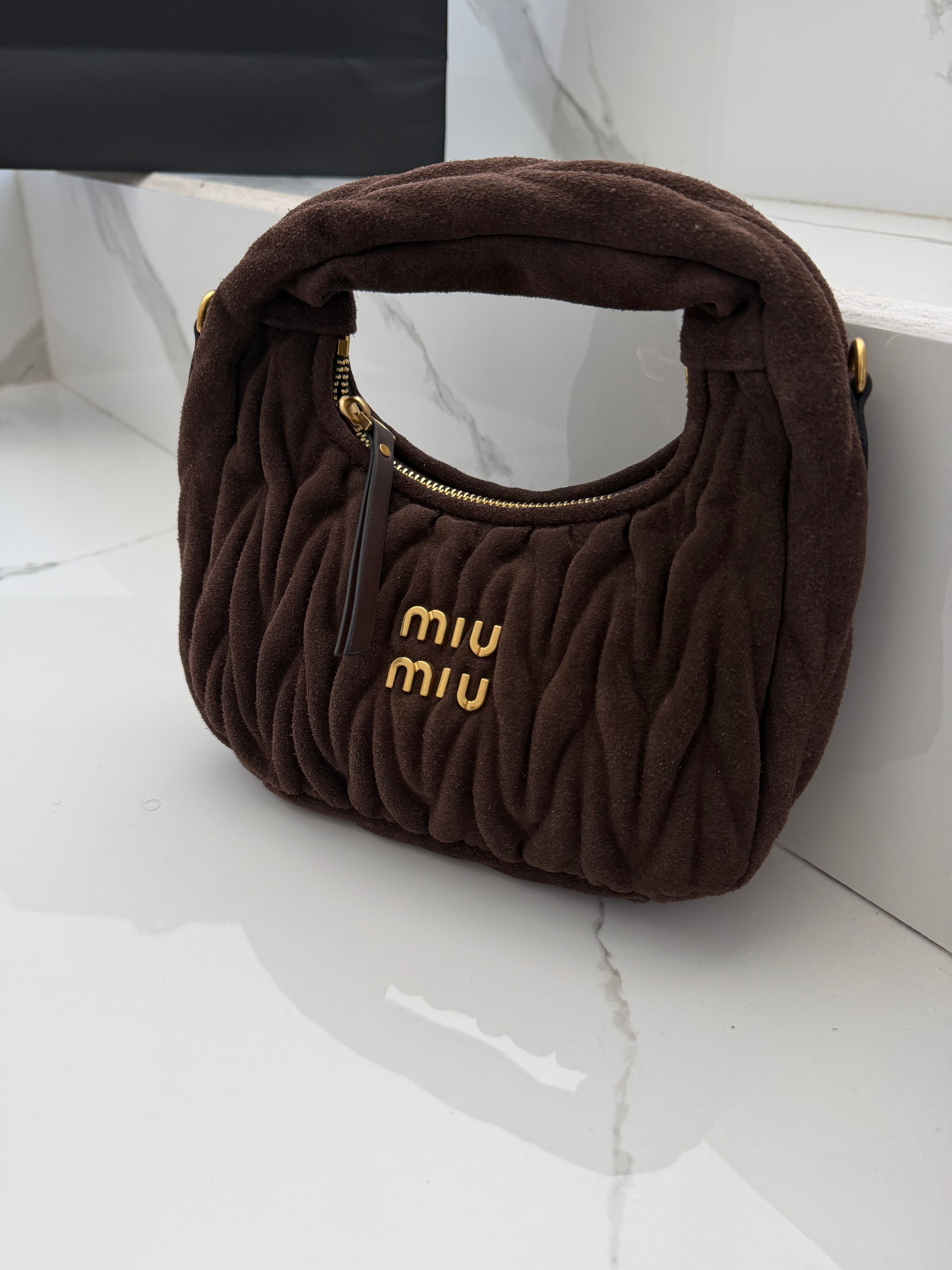 Bolsa Miu Miu café gamuza