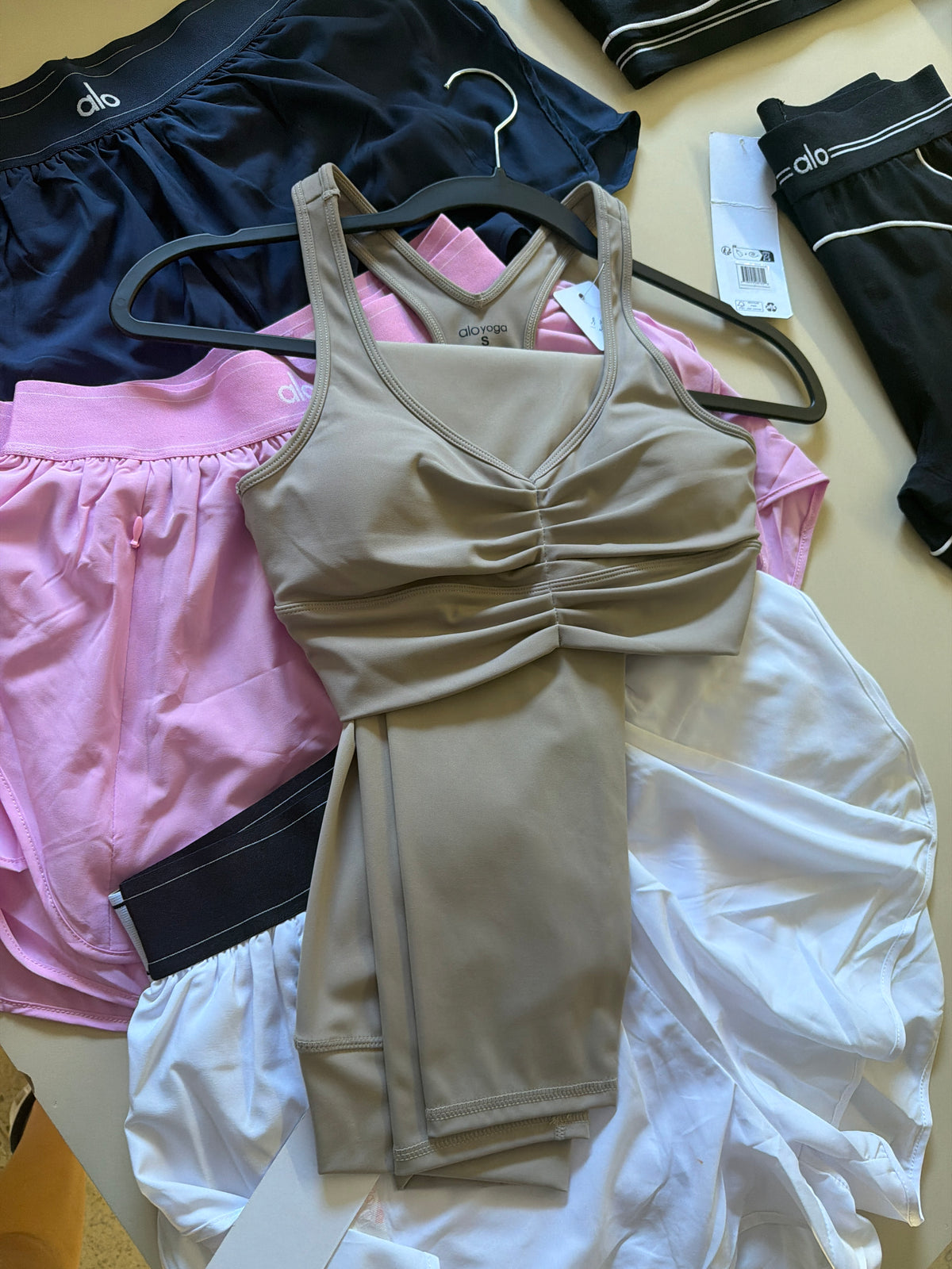 Conjunto Alo yoga liso gris claro