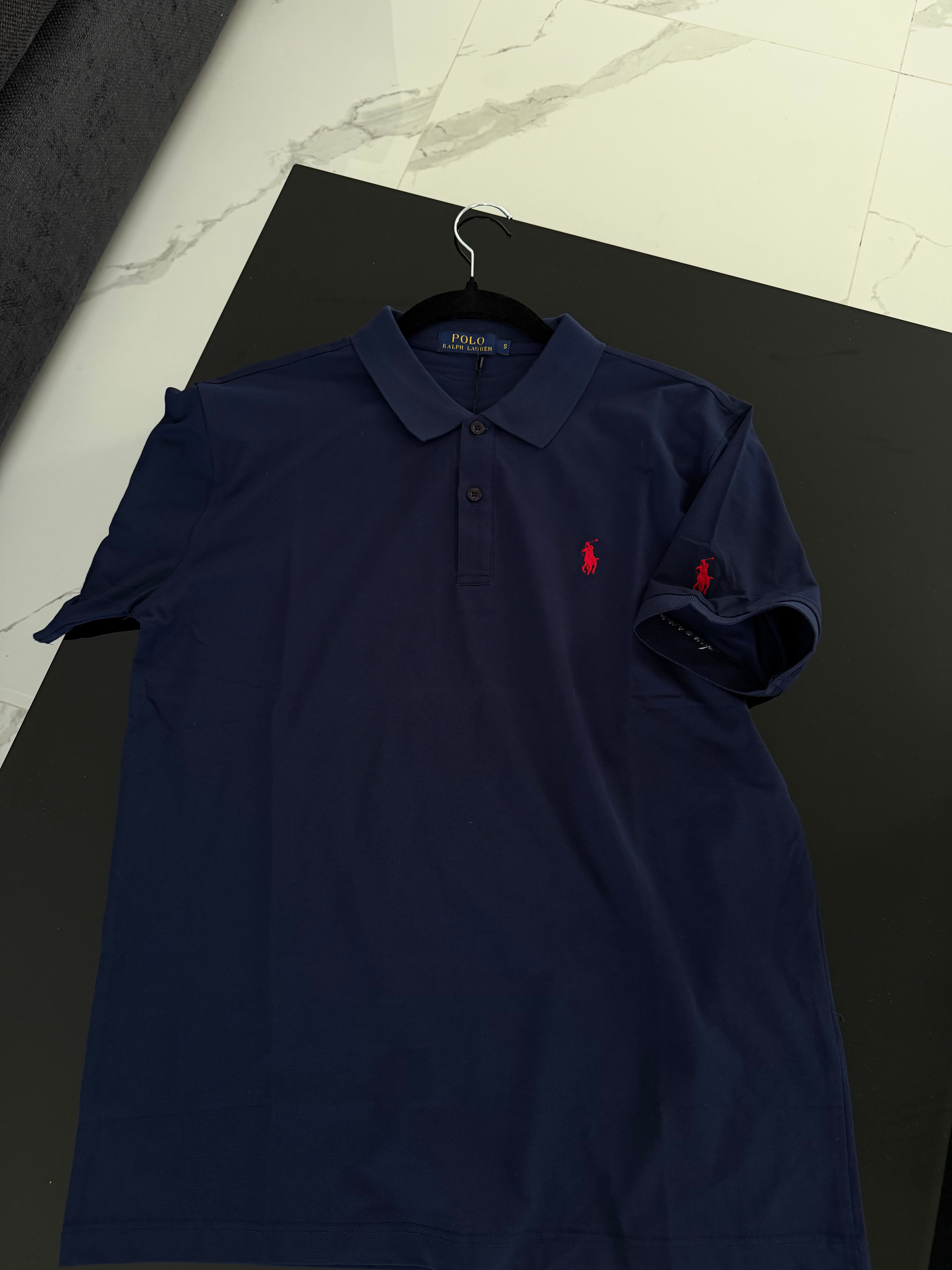 Camisa polo azul marino