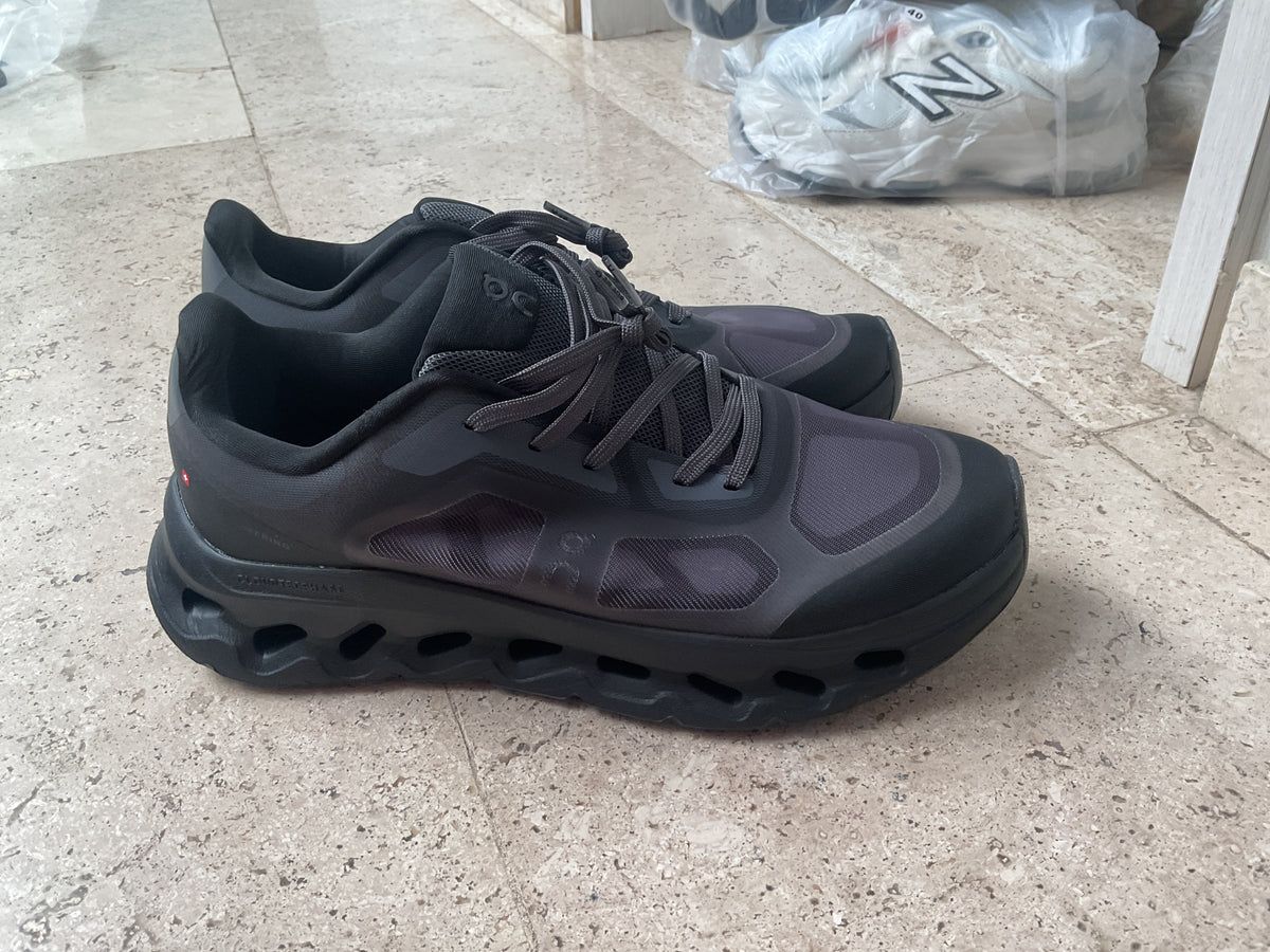 Tenis on Cloud Tilt remix negro