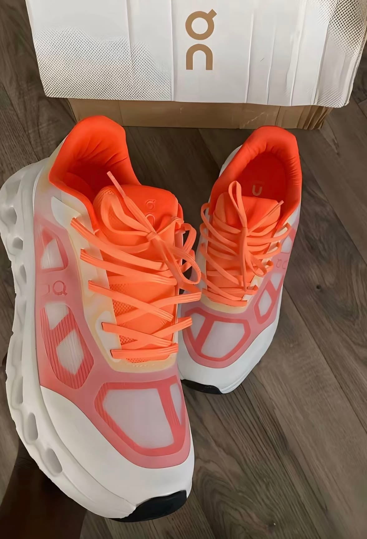 Tenis on Cloud TiLt remix naranja