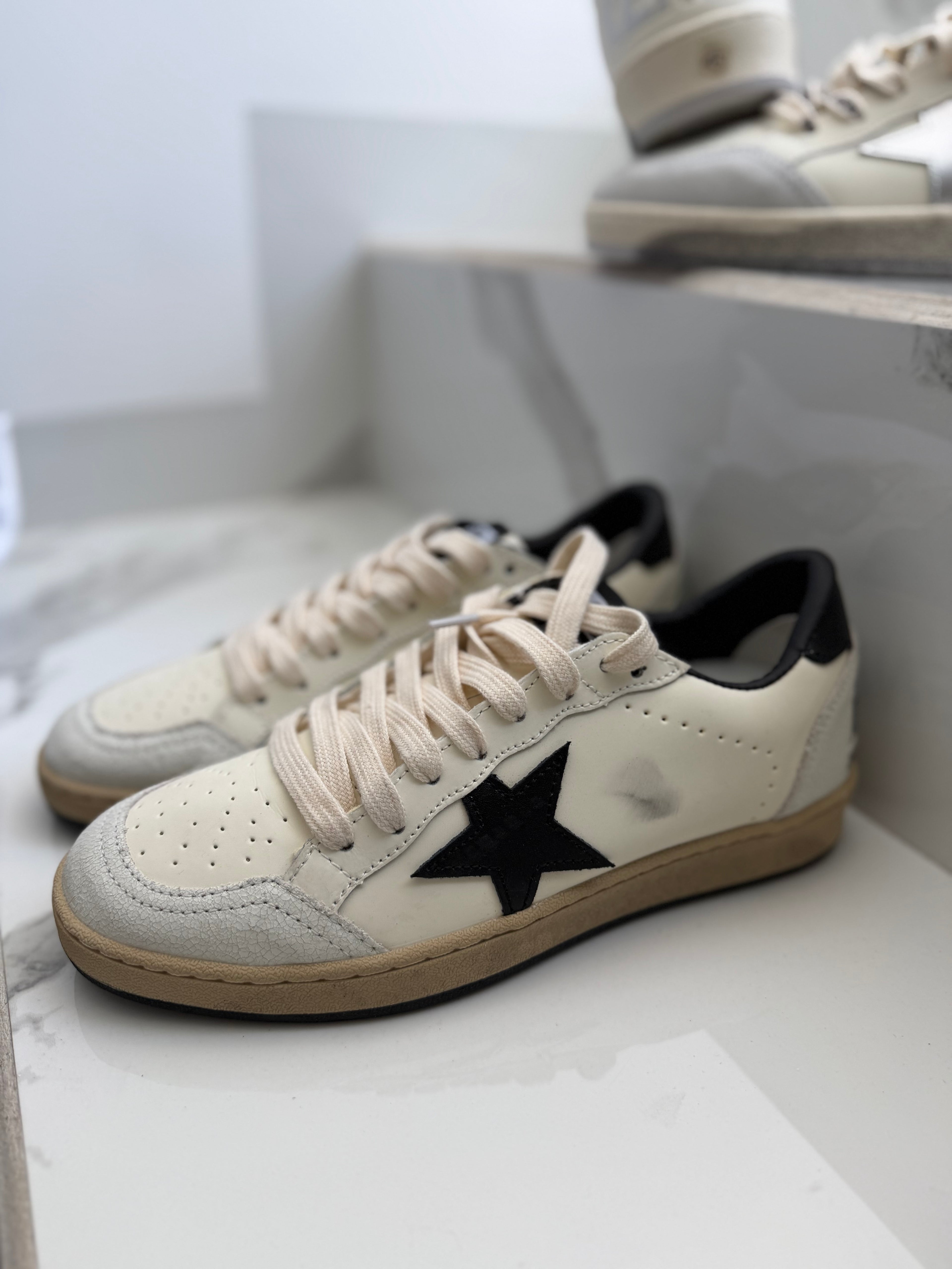 Golden Goose negro