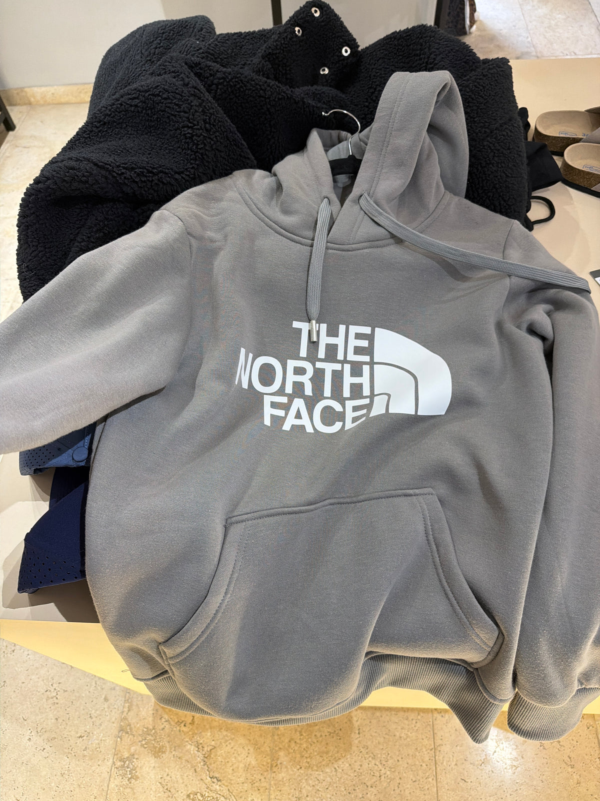 Sudadera North face gris