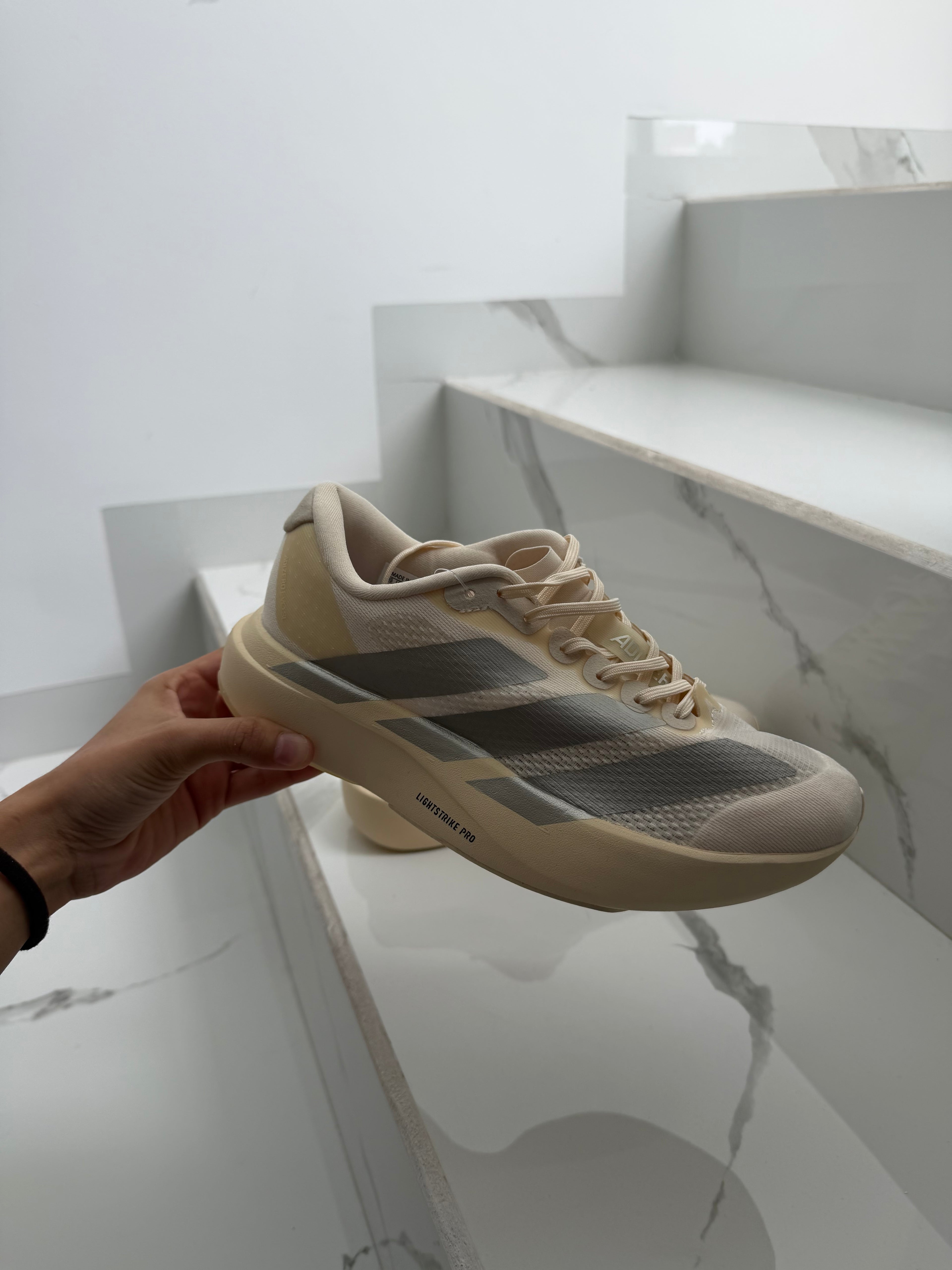Adizero crema