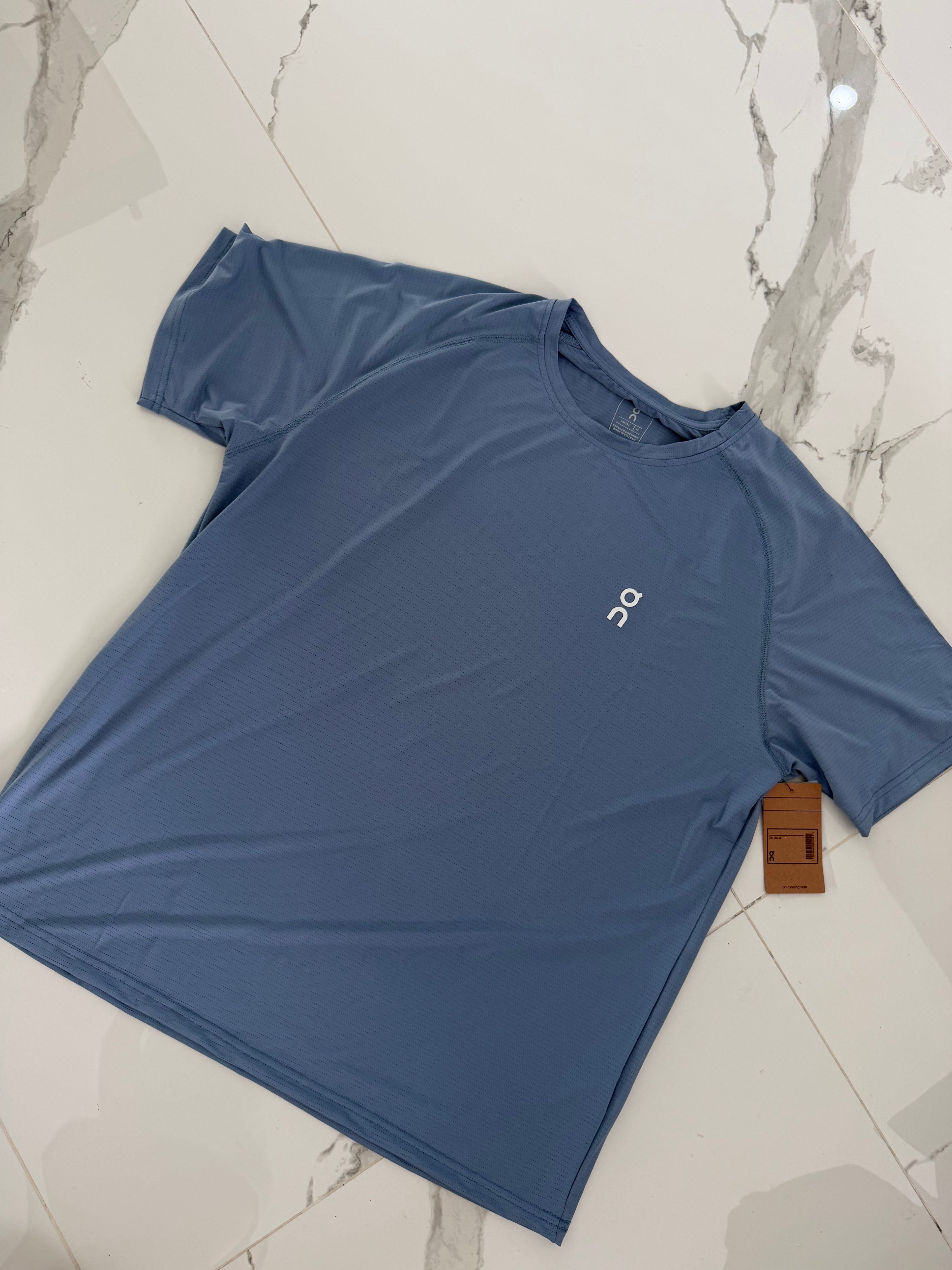 Playera On Cloud azul