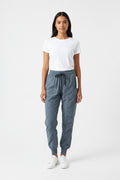 Jogger Alo yoga rompe vientos Gris