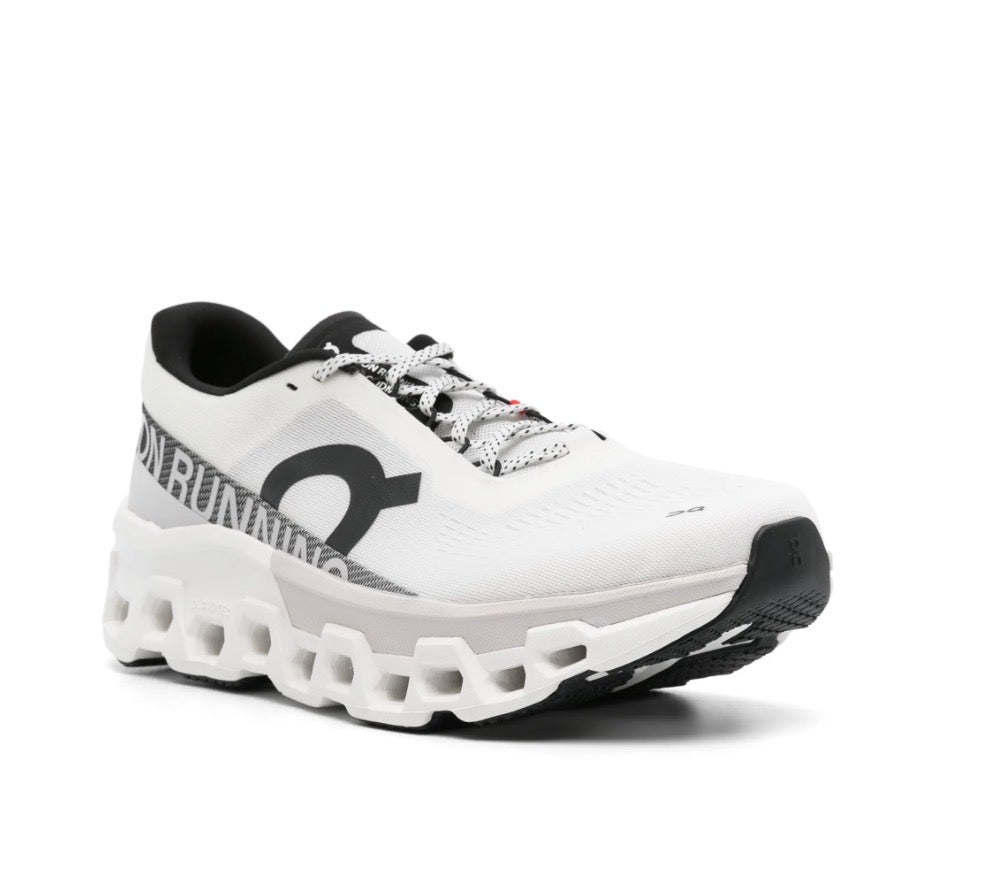 On Cloud On running blanco