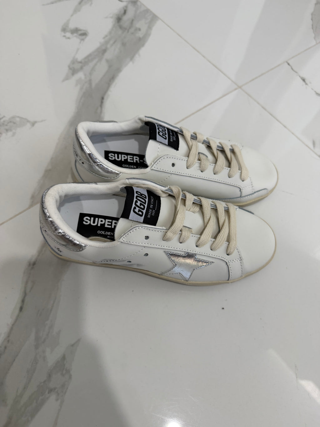 Golden Goose estrella plateada talón