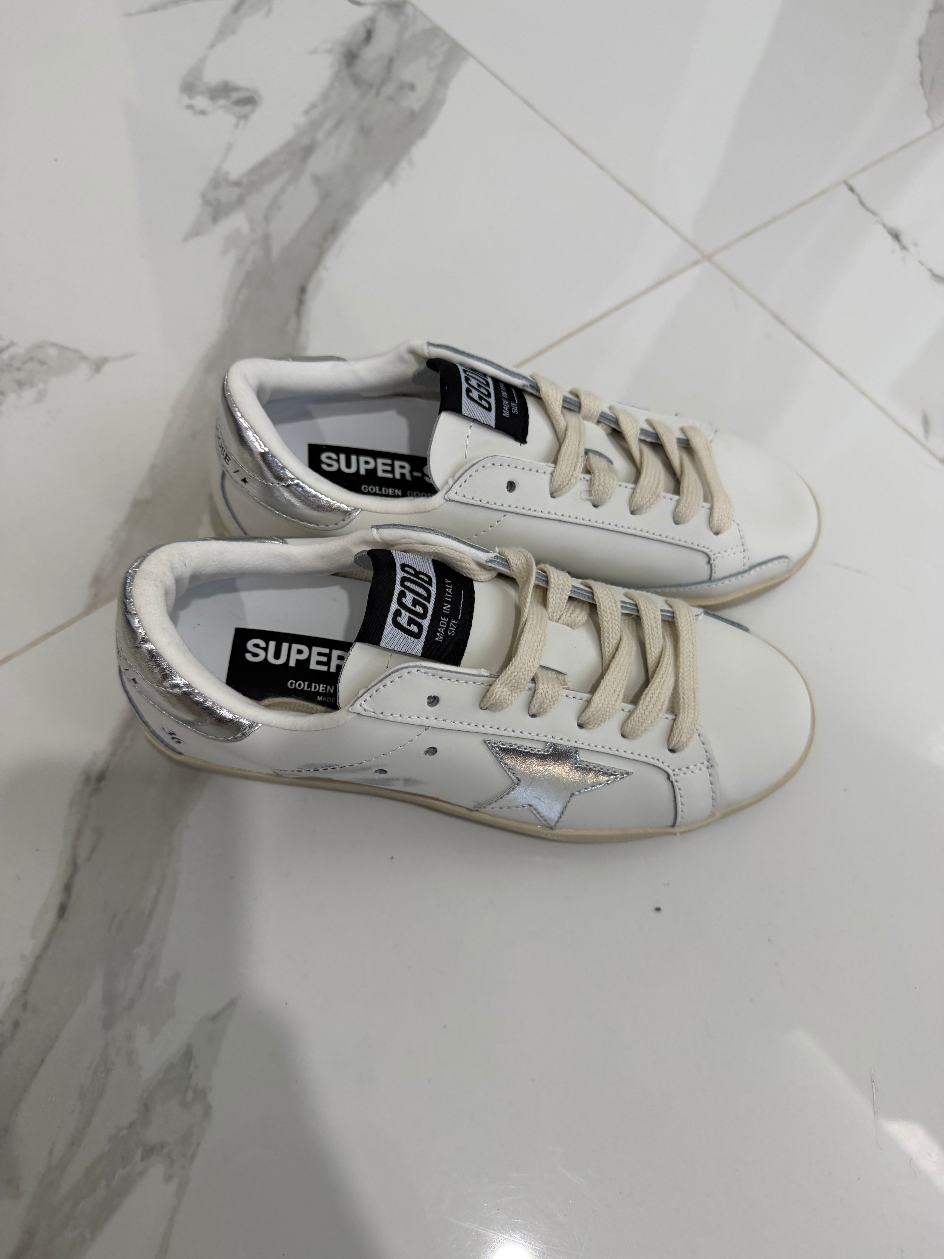 Golden Goose estrella plateada talón