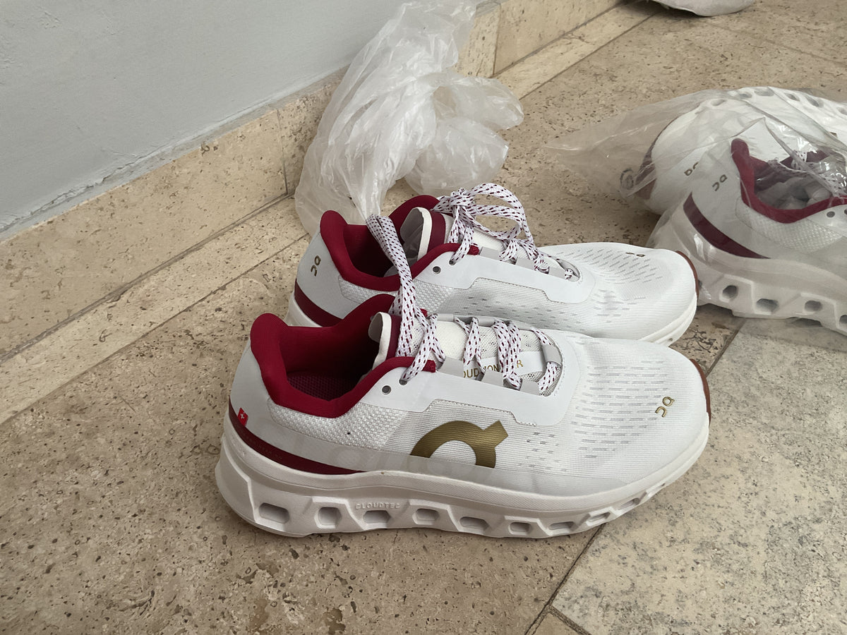 Tenis on Cloud Monster blanco vino