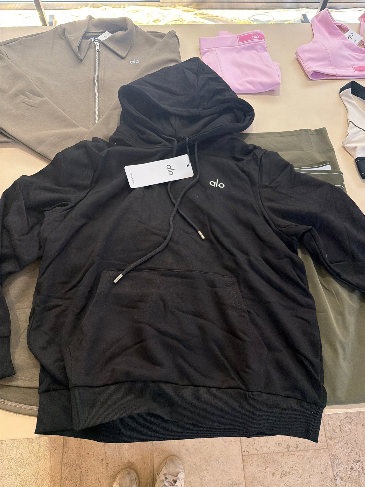 Hoodie Alo yoga negra