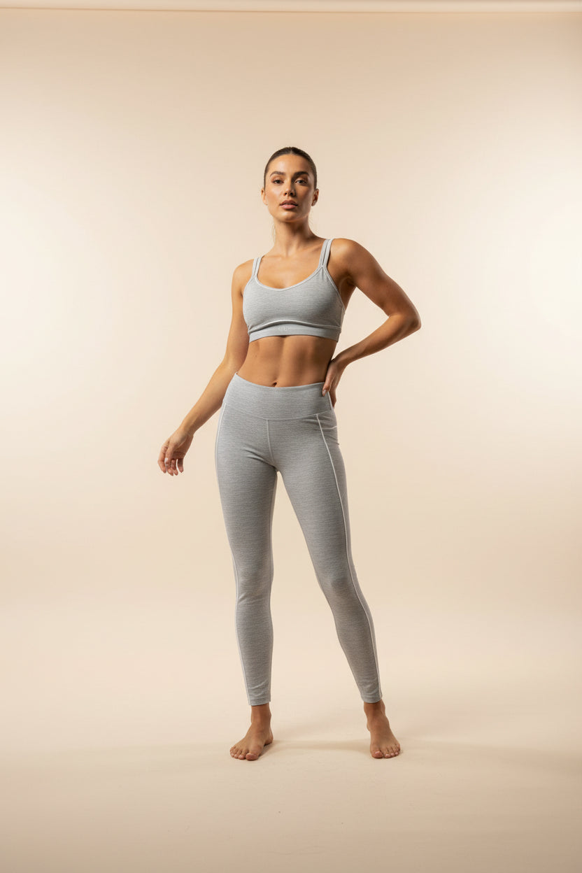 Conjunto Alo yoga gris rayas blancas