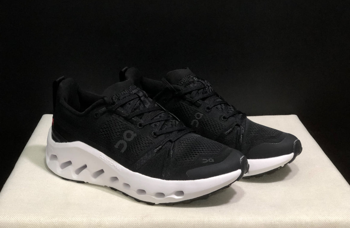Tenis on Cloud Trail negro suela blanca