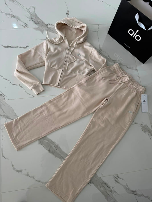 Conjunto Alo yoga beige