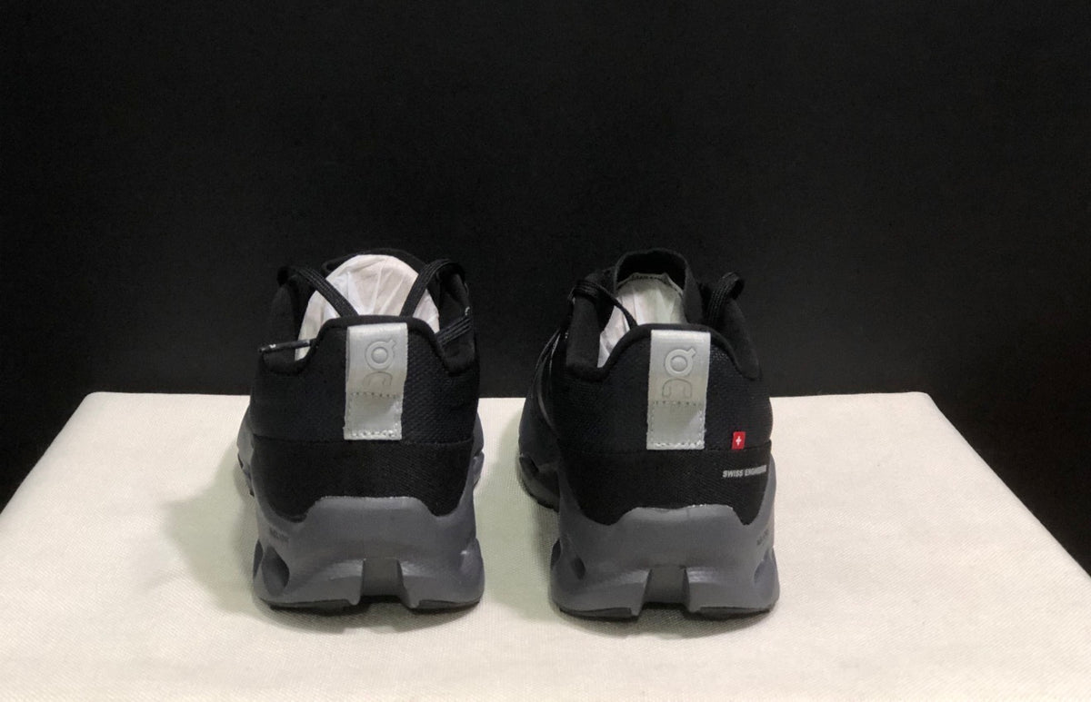 Tenis on Cloud Trail negro