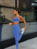 Conjunto Alo yoga líneas azul