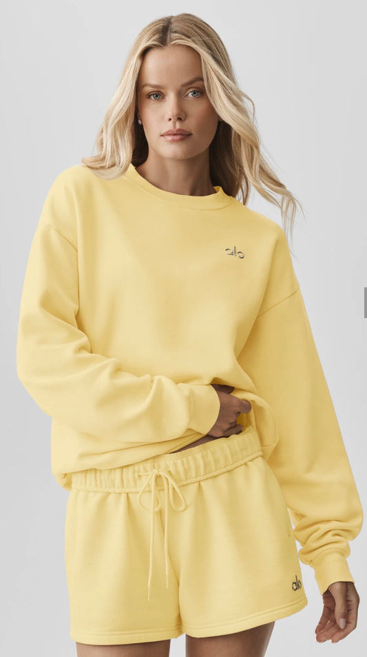 Conjunto Alo yoga hoodie y short amarillo