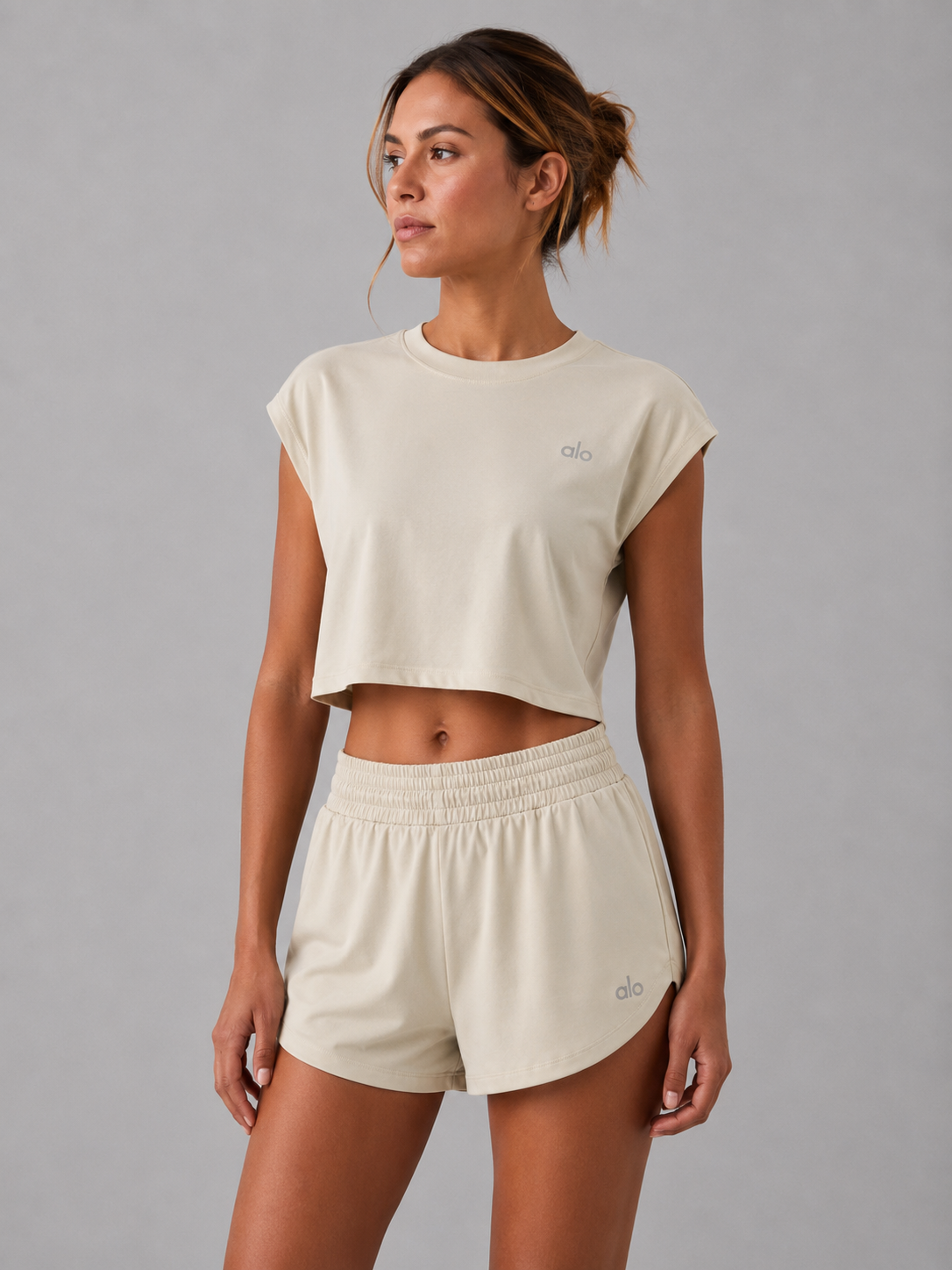 Conjunto Alo yoga short beige