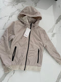 Chamarra Lululemon beige