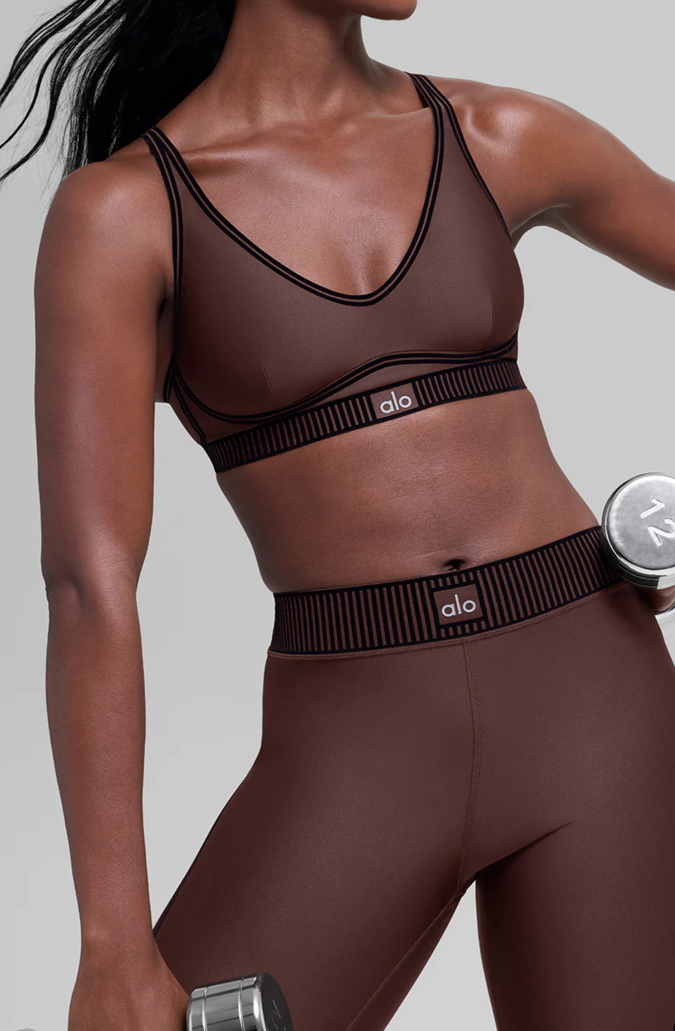 Conjunto Alo yoga terciopelo café