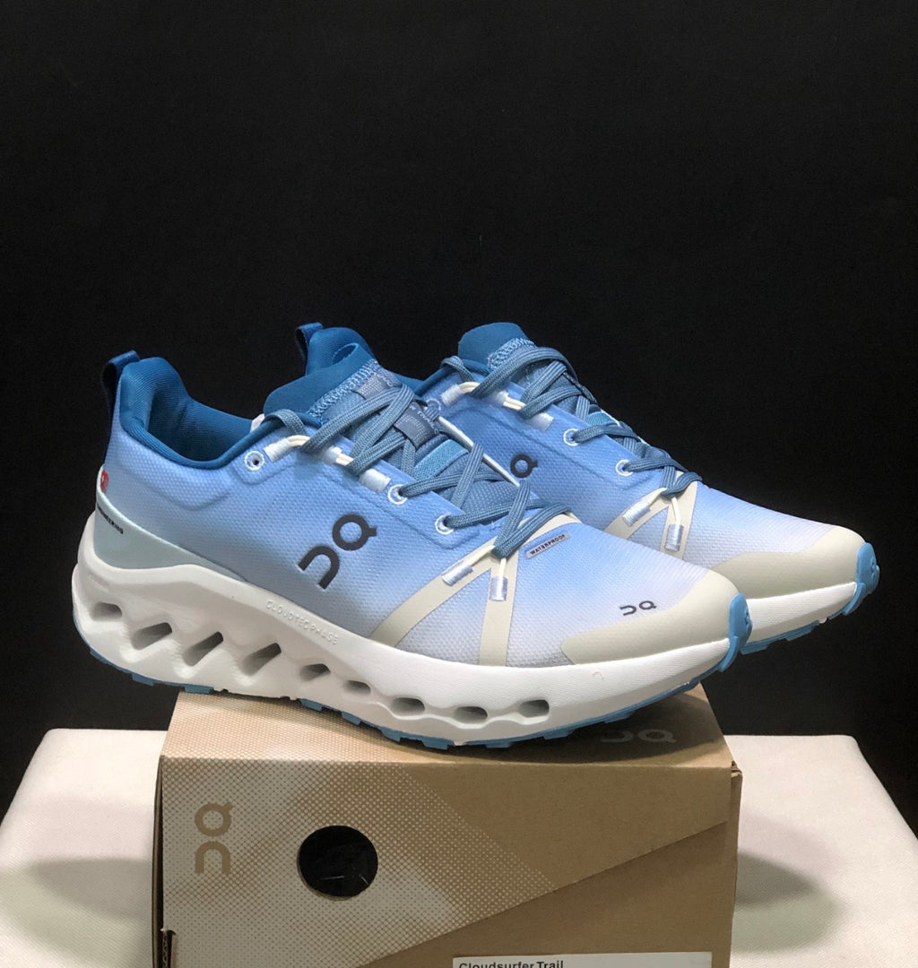On Cloud Trail azul