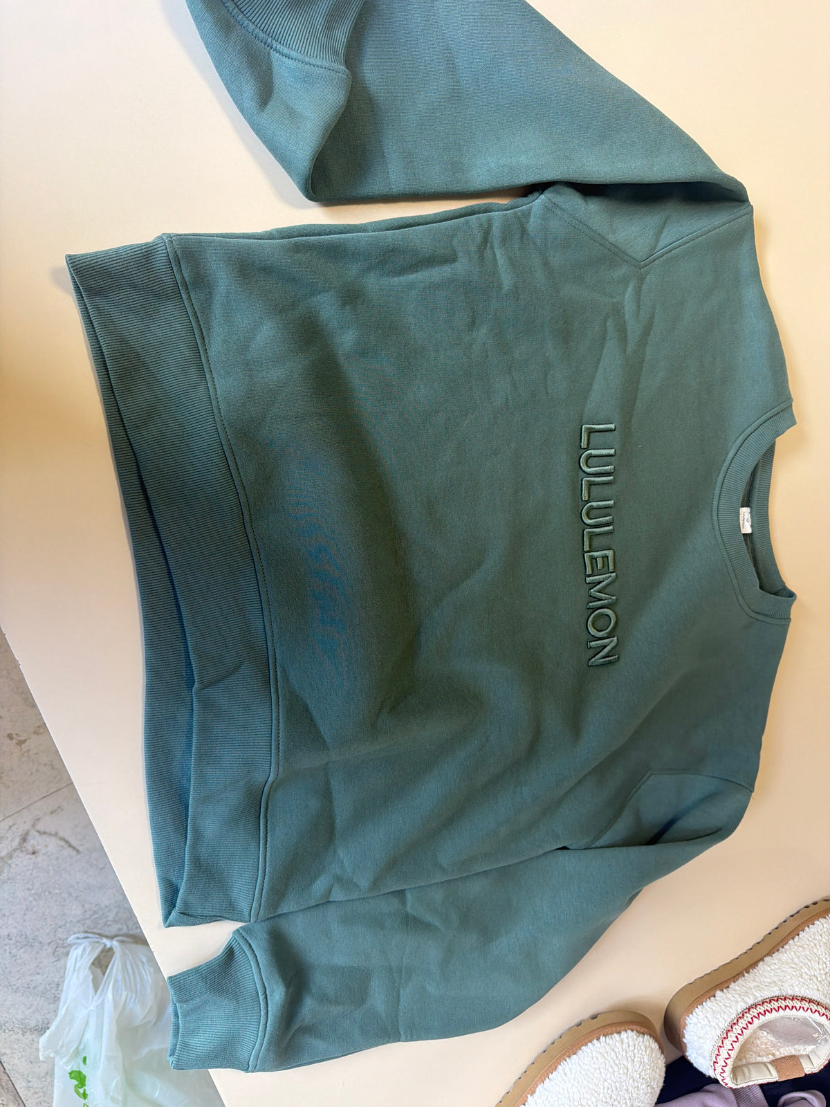 Sudadera Lululemon verde bordada