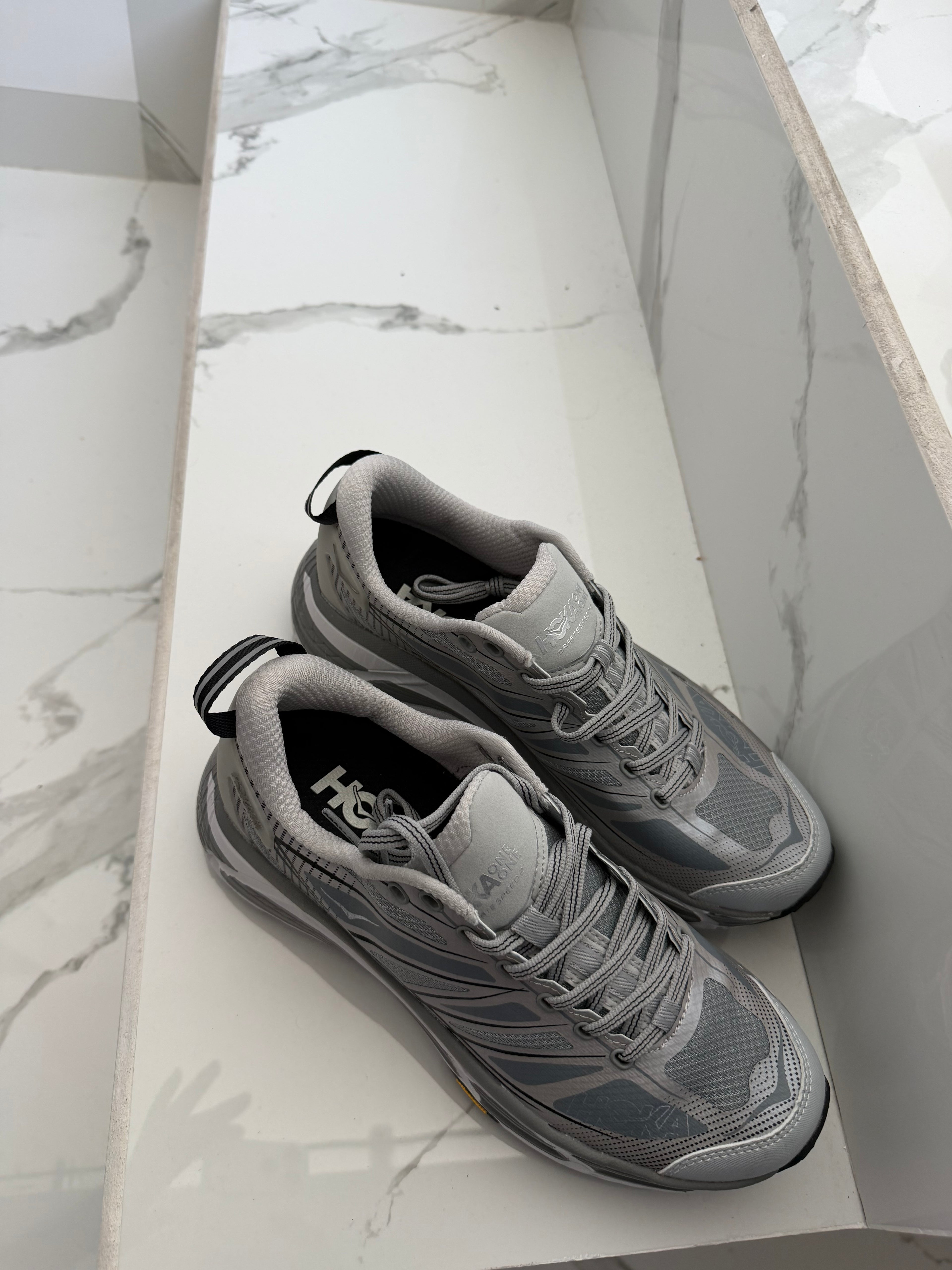 Tenis hooka gris