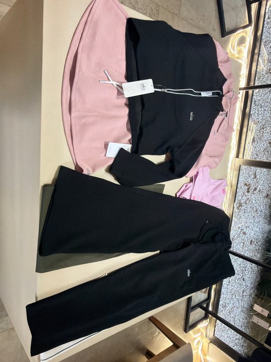 Conjunto Alo yoga sudadera medio cierre y pants negro