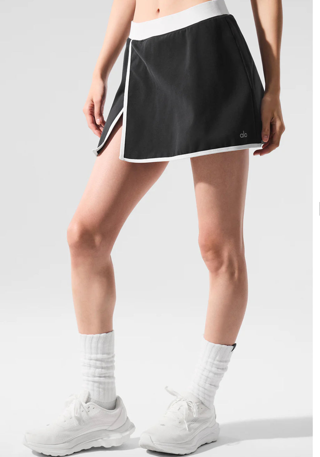 Conjunto Alo yoga falda negro / blanco