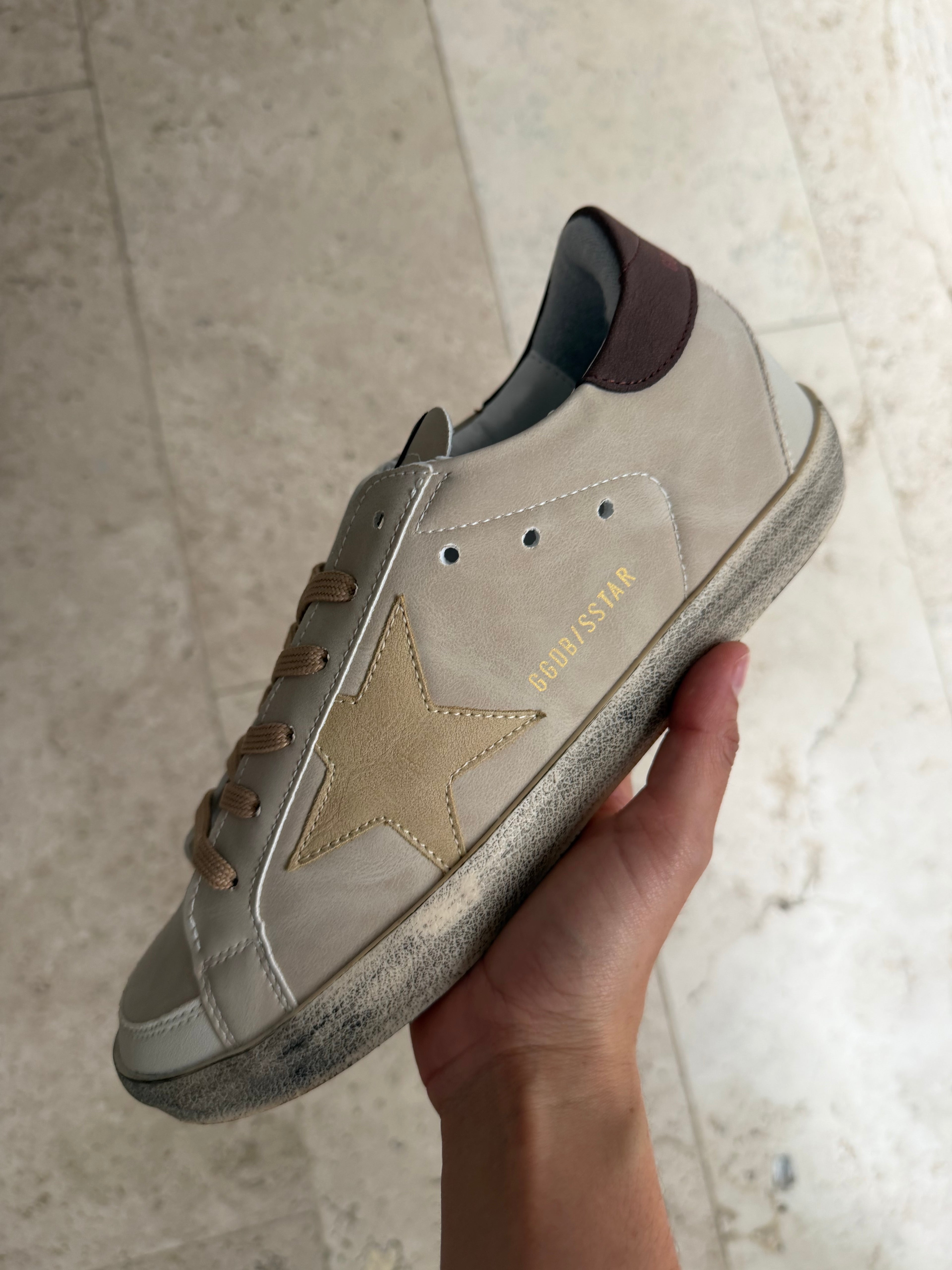 Golden goose hueso café