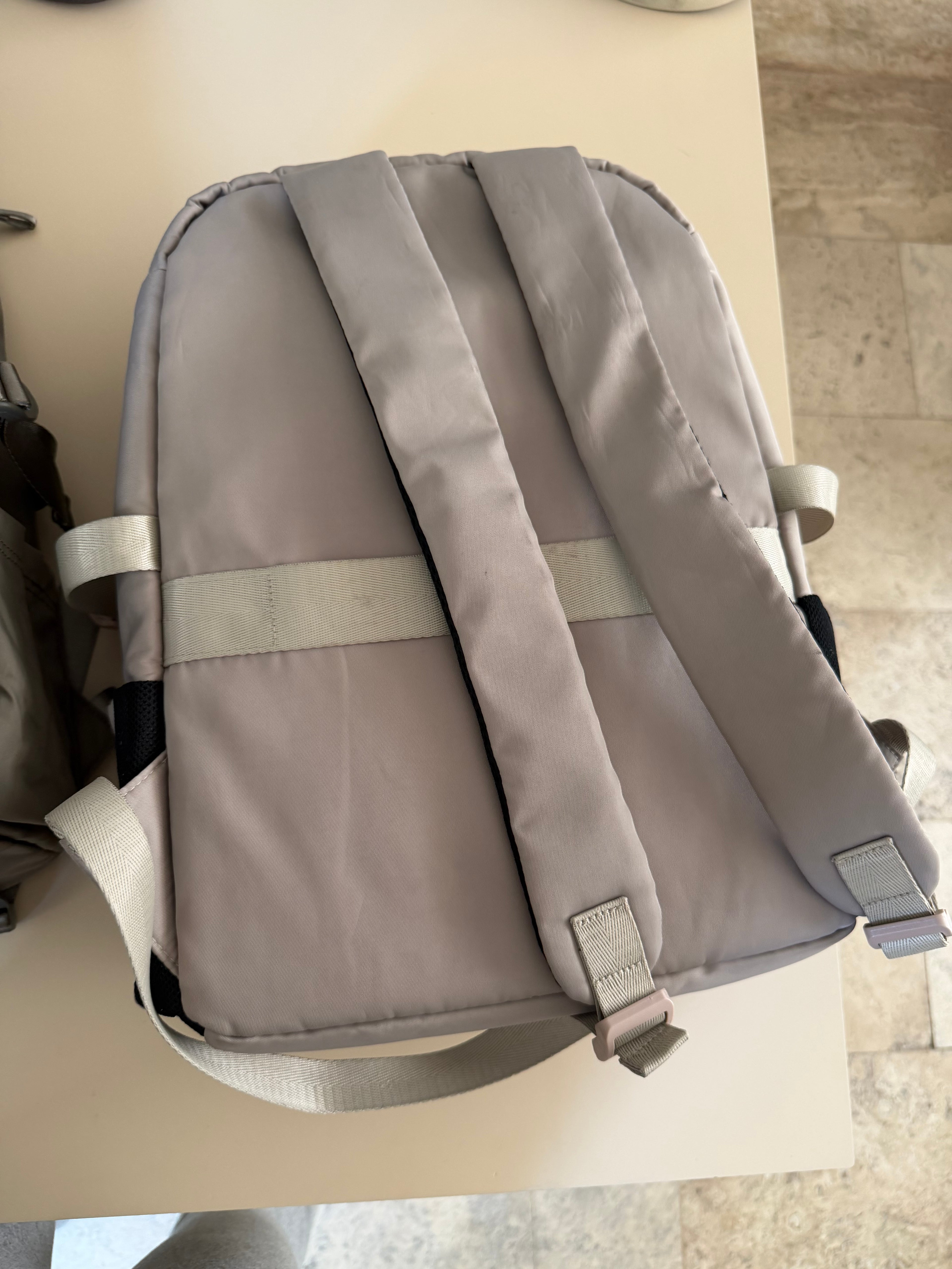 Mochila Lululemon beige rosa