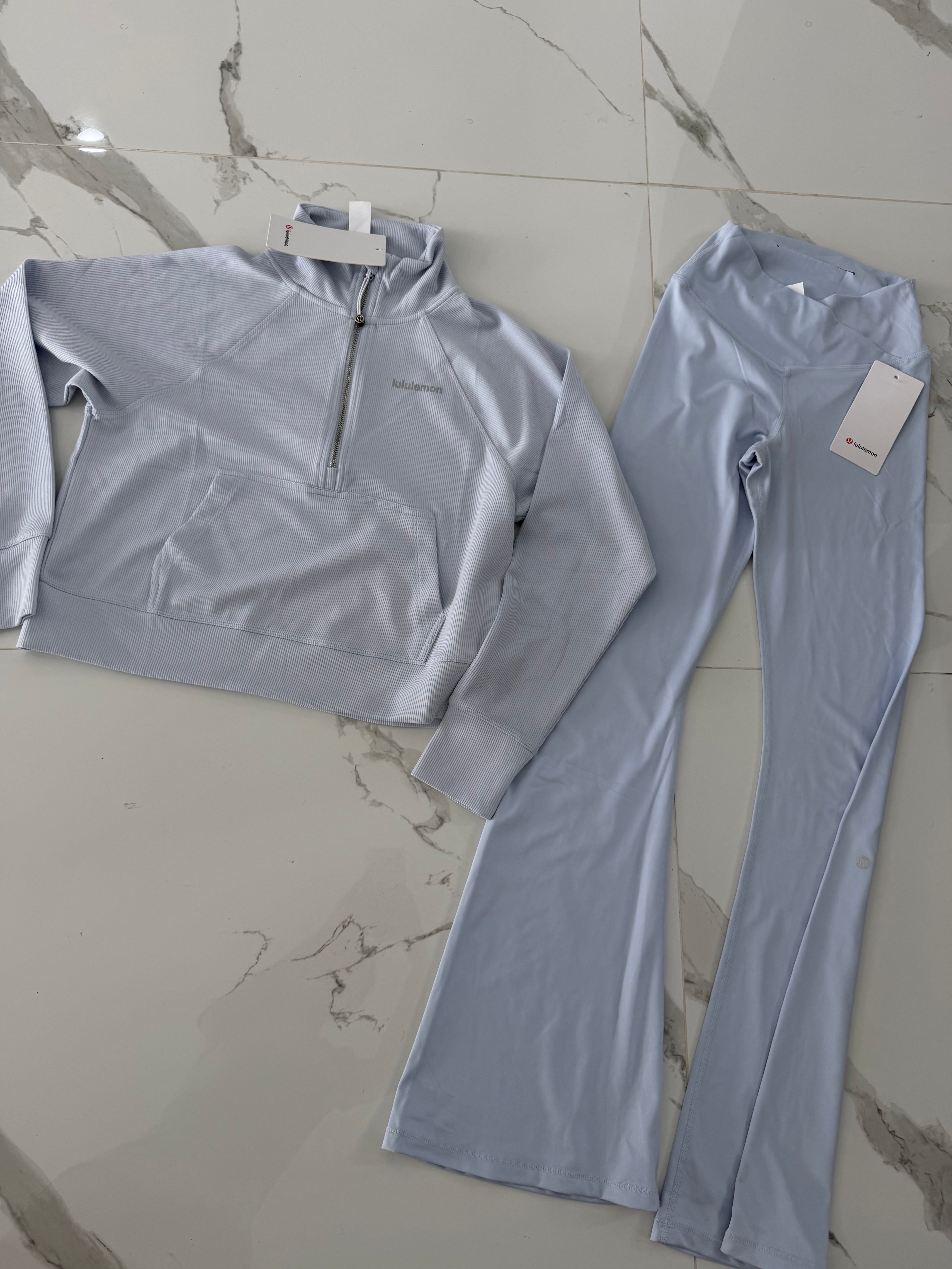 Conjunto lululemon azul cielo