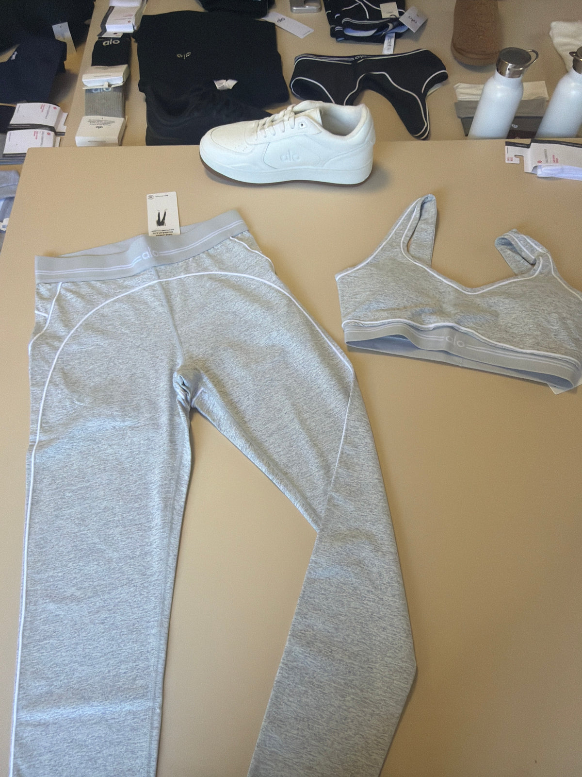 Conjunto Alo yoga