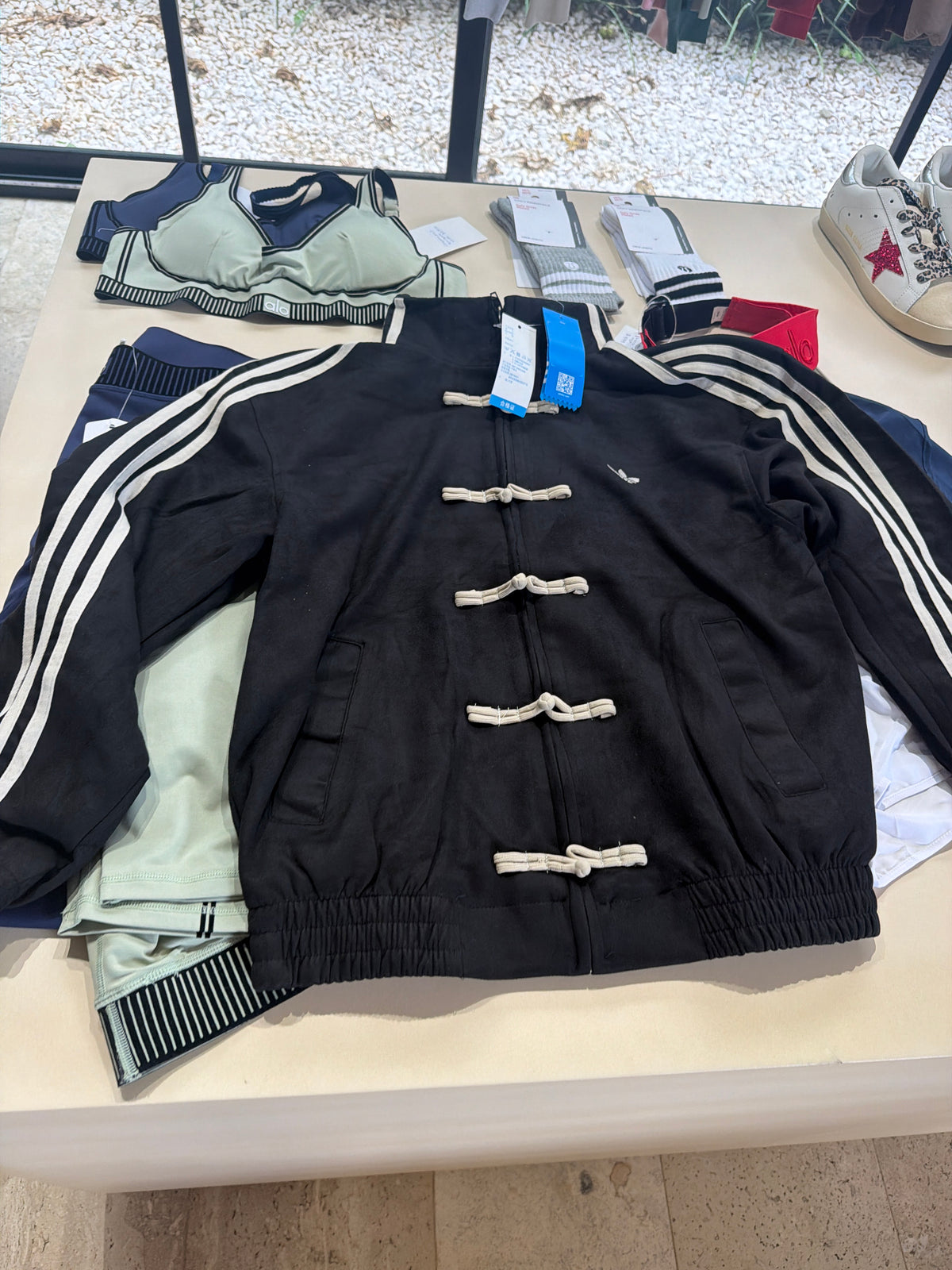 Chamarra Adidas negra