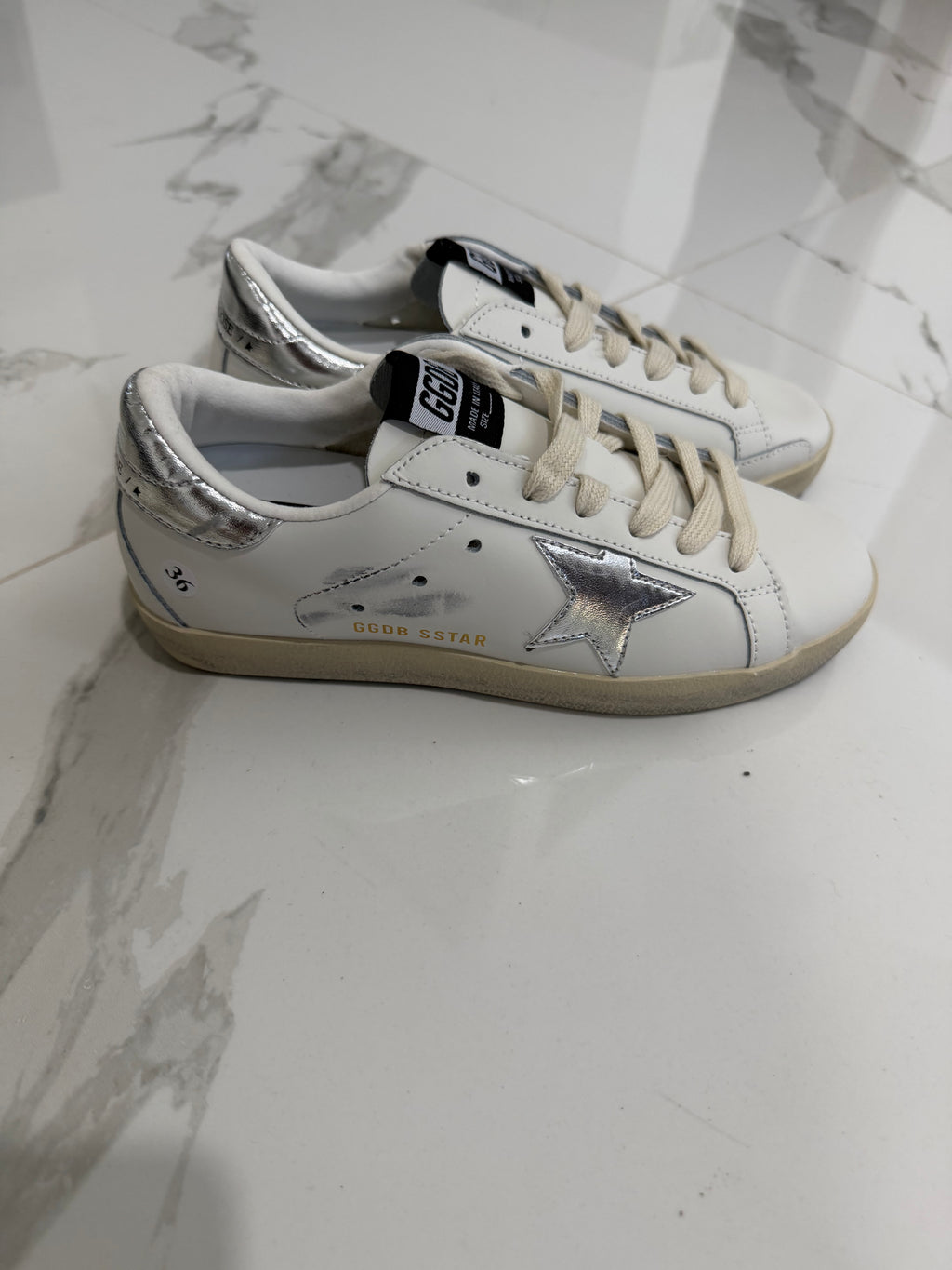 Golden Goose estrella plateada talón