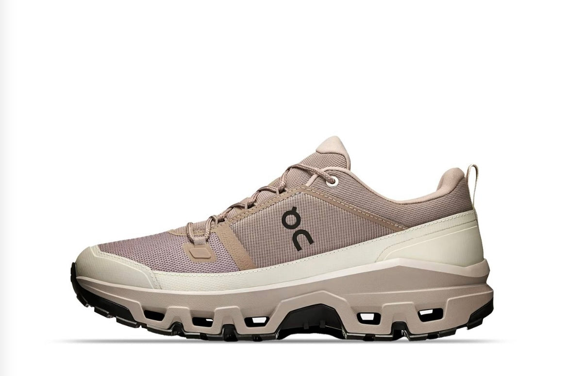 Tenis on Cloud rock choclo  beige