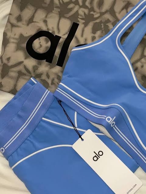 Conjunto Alo yoga líneas azul