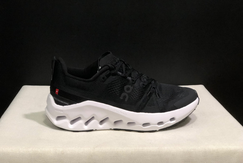 Tenis on Cloud Trail negro suela blanca