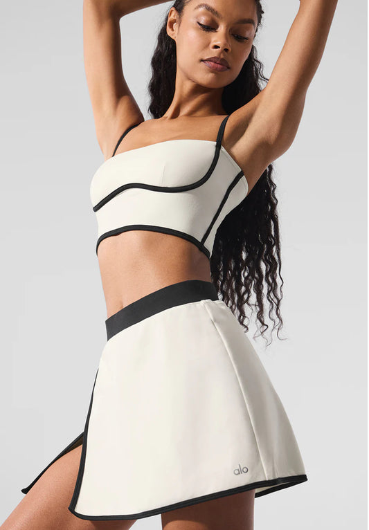 Conjunto Alo yoga falda beige