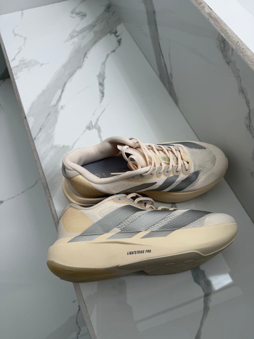 Adizero crema
