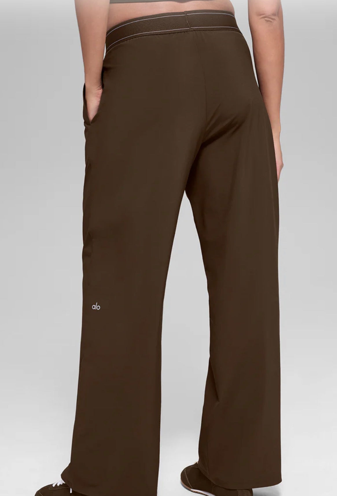 Pantalón de resorte Alo yoga cafe