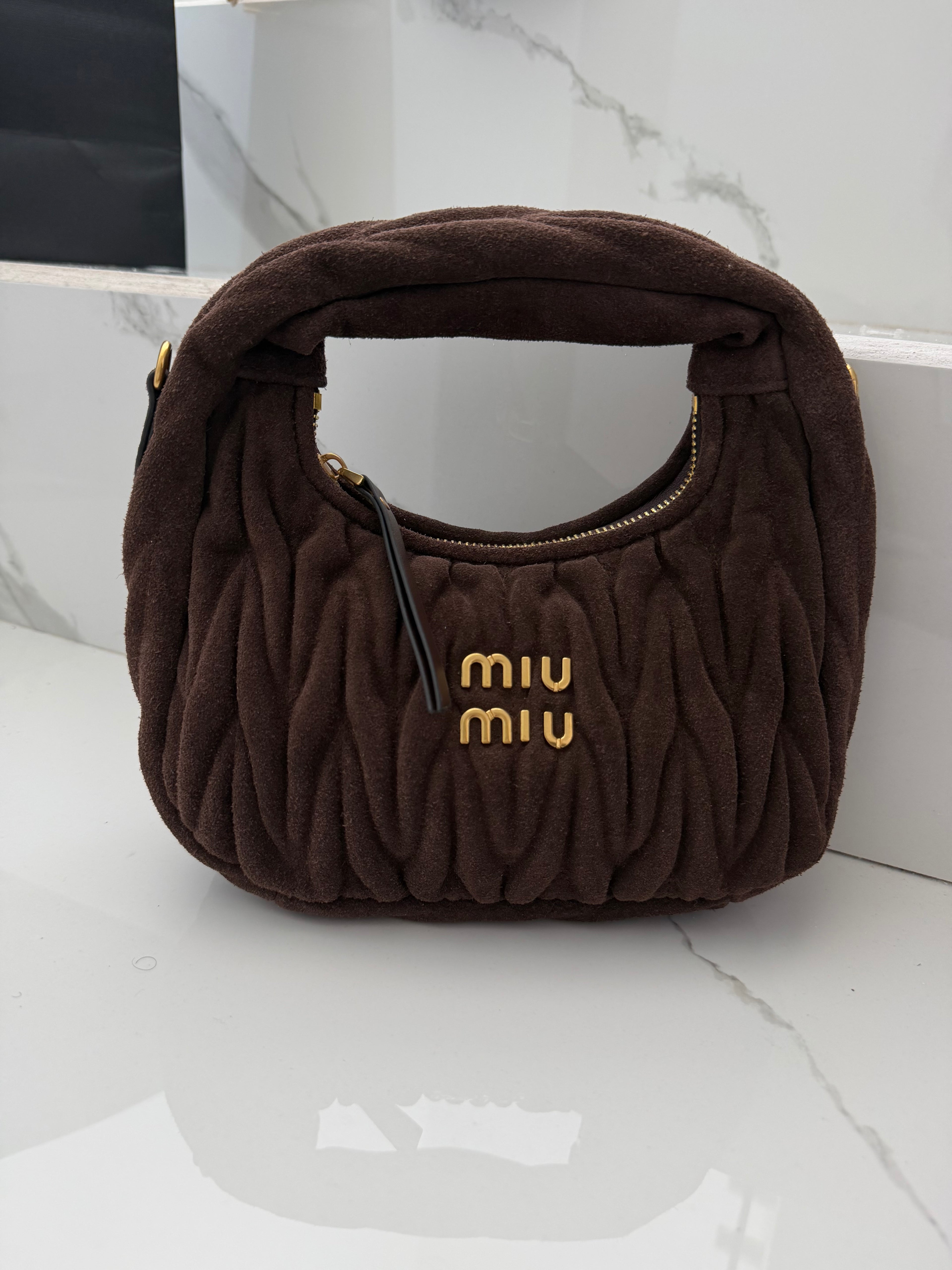 Bolsa Miu Miu café gamuza