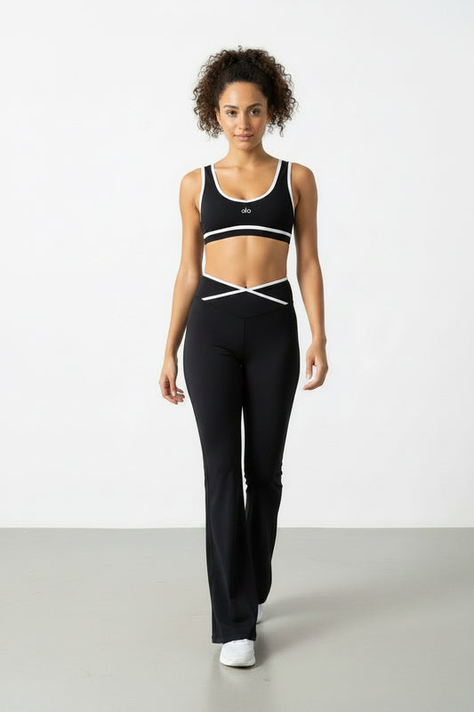 Conjunto Alo yoga acampanado negro