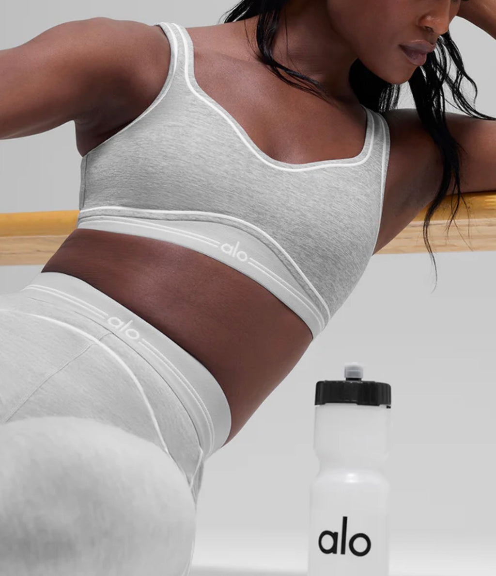 Conjunto Alo yoga líneas gris