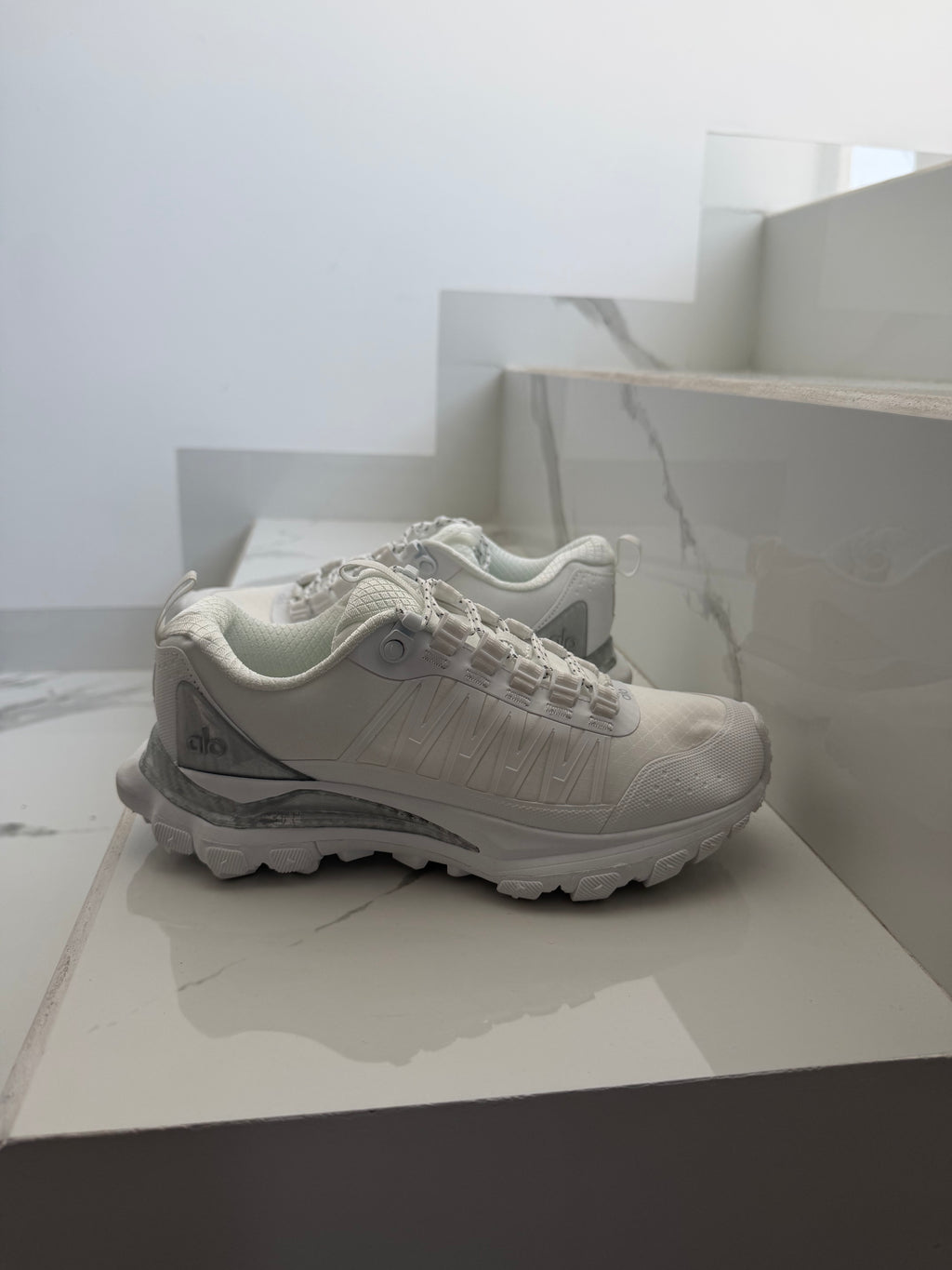 Tenis Alo yoga runner blanco