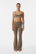 Conjunto Alo yoga acampanada café