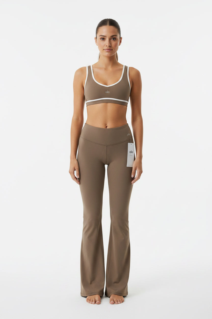 Conjunto Alo yoga acampanada café